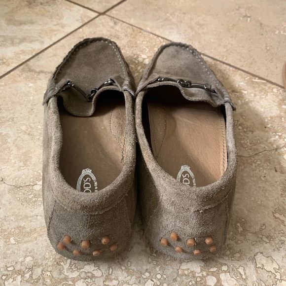 Tods suede moc style driving shoe in moss green. - Picture 3 of 7